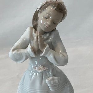 Lladro First Communion Prayer Girl Porcelain Figurine